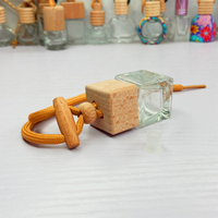 Diffuseur de parfum pour voiture en verre miniature carré avec logo personnalisé, bouchon à vis, couvercles en bois, désodorisant suspendu rechargeable, 8 ml