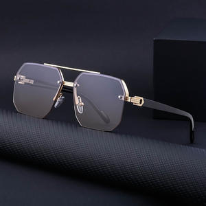 แว่นกันแดดสไตล์ใหม่ผู้หญิงครึ่งขอบ UV400 ป้องกันแฟชั่นกรอบพีซีสีดำคลาส 2 แว่นกันแดด XS 2307 - Product Image 3