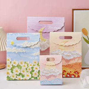 Bolsa de Regalo Reciclable con Diseño Artístico de Pintura al Óleo - Empaque de Papel Ecológico con Asas, Impresión Offset para Librerías, Galerías y Eventos - Product Image 1