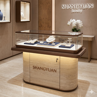 Vitrine à bijoux haut de gamme en bronze, présentoir incurvé pour pierres précieuses, îlot de luxe pour diamants, idéal pour la vente au détail haut de gamme