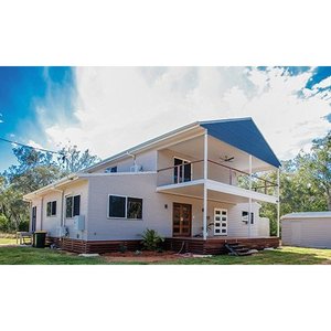 Villa moderna con estructura de acero ligero y techo inclinado para uso residencial - Product Image 5