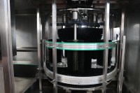 Ligne de production automatique complète de remplissage d'eau et de boissons de 3 gallons avec bouteilles en verre pour l'embouteillage à grand volume