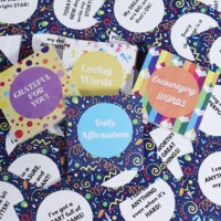 Cartes d'affirmation écologiques double face en papier durable avec messages positifs colorés et notes manuscrites au dos pour enfants