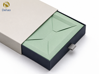 Boîte cadeau rigide bleue et blanche personnalisée avec ruban de tirage pour emballage cadeau de luxe
