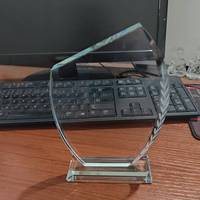 PuJiang Pas Cher En Gros clair 3d Laser Gravure ou Uv Impression Cristal Prix Trophée Verre Vierge Trophée Plaque pour Souvenirs