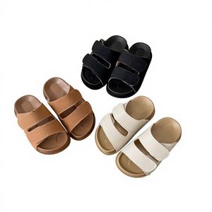 Sandales à plateforme pour enfants, tendance, à porter à l'extérieur, à bout ouvert, avec fermeture Velcro, style Bocken, pour jeunes enfants et enfants plus grands, avec semelle extérieure en PVC à la cheville - Product Image 4