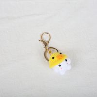 Porte-clés Amigurumi en crochet animaux mignons : Grenouille, Canard, Lapin, Ours, Cochon, Chat avec chapeau – Fait main, tissé et crocheté