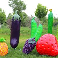 Cartoon fruit- en groentesculpturen Tuinlandschap Creatieve fruitsculpturen Landelijke fruit- en groentesculpturen