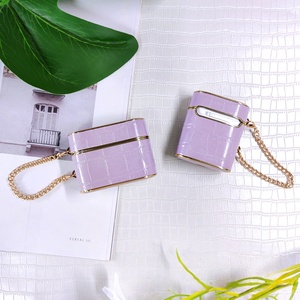 Étui pour AirPods à motif crocodile cylindrique, TPU+PU résistant aux chocs et anti-rayures avec cordon - Product Image 1