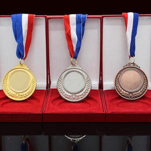 Высокое качество, оптовая продажа, золотые серебряные медные металлические спортивные футбольные медали и трофеи с лентой - Product Image 3