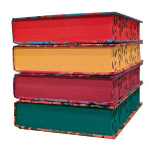 Impression de livres personnalisés à couverture rigide avec bords vaporisés sur le thème de la romance - Product Image 5