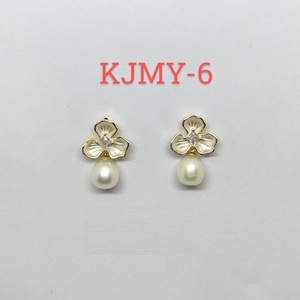 Boucles d'oreilles pendantes en laiton de style coréen avec perles d'eau douce de qualité export, cadeau idéal pour anniversaire et célébrations, bijoux disponibles au meilleur prix - Product Image 2