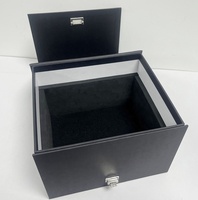 Caja de Regalo Rígida de Lujo con Acabado Mate, Tapa Abatible, Cierre Metálico y Asa de Plástico Texturizado Negro, Cajas de Regalo para Invitados de Boda