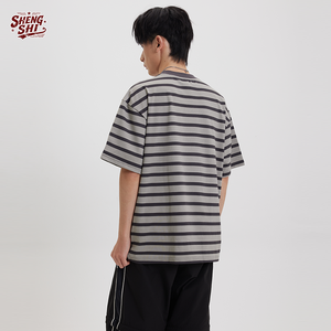 T-shirt rayé personnalisé pour homme, logo DIY, OEM, coton 250GSM, larges rayures, col rond, respirant, pour tous les âges, tendance - Product Image 1