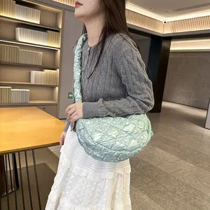 Nouveau luxe couleur brillante Mini boulette sacs argent nuage sac à main croix portant plissé sac à bandoulière