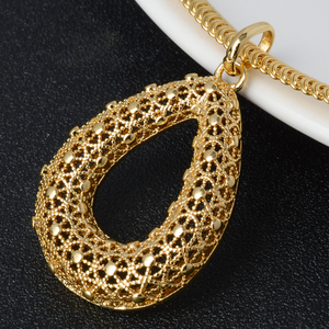 Ensemble de boucles d'oreilles et de collier pour femme en cuivre plaqué or 14 carats pour mariage, fiançailles, anniversaire, fête - Product Image 4