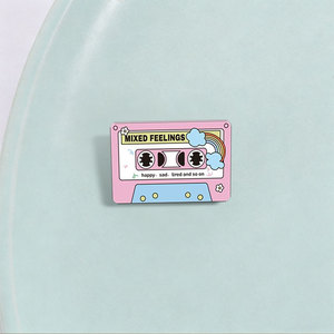 Spilla in metallo smaltata personalizzata a tema <span class=keywords><strong>cassetta</strong></span> musicale 'Mixed Feelings' rosa, stile retrò, con motivo arcobaleno, regalo creativo - Product Image 3