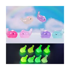 Miniaturas de delfín luminoso y abalorios de resina de ballena para fundas de teléfono muñecas collar zapatos hacer decoración de escritorio