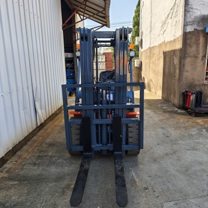 Vente directe usine Chariot élévateur diesel d'occasion HELI 3 tonnes Mât à trois sections Hauteur de levage 4,5 m Déplaceur latéral hydraulique Pneus pleins - Product Image 6