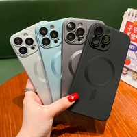 Sarung ponsel lunak TPU magnet, pelindung ponsel tahan guncangan isi daya nirkabel untuk Iphone 16 15 14 13 12 11 pro max