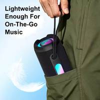 En gros, Enceintes doubles IPX7 avec quatre lumières RGB, appairage TWS, longue autonomie de la batterie et expérience stéréo immersive immersif