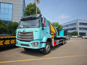 Camion de dépannage lourd HOWO 6x4 à plateau plat, 15 tonnes, avec grue pliante intégrée, véhicule de remorquage pour service d'assistance <span class=keywords><strong>en</strong></span> cas de <span class=keywords><strong>panne</strong></span> - Product Image 2