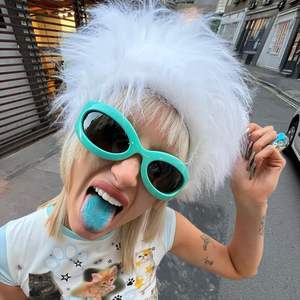 Gafas de Sol para Mujer ZS-98058, Lentes de PC Negras con Protección UV400, Estilo Y2K, para Ciclismo, Viajes y Actividades al Aire Libre, Diseño de Moda - Product Image 4