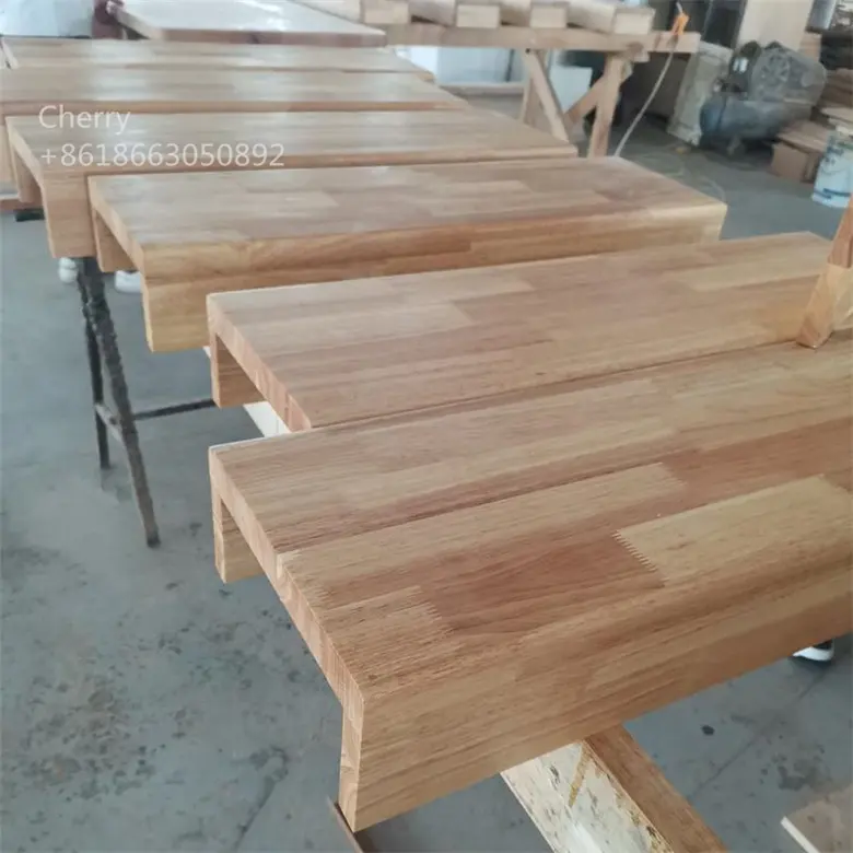 Gradini per scale in legno per uso domestico in legno massello di quercia rossa personalizzata di fascia alta