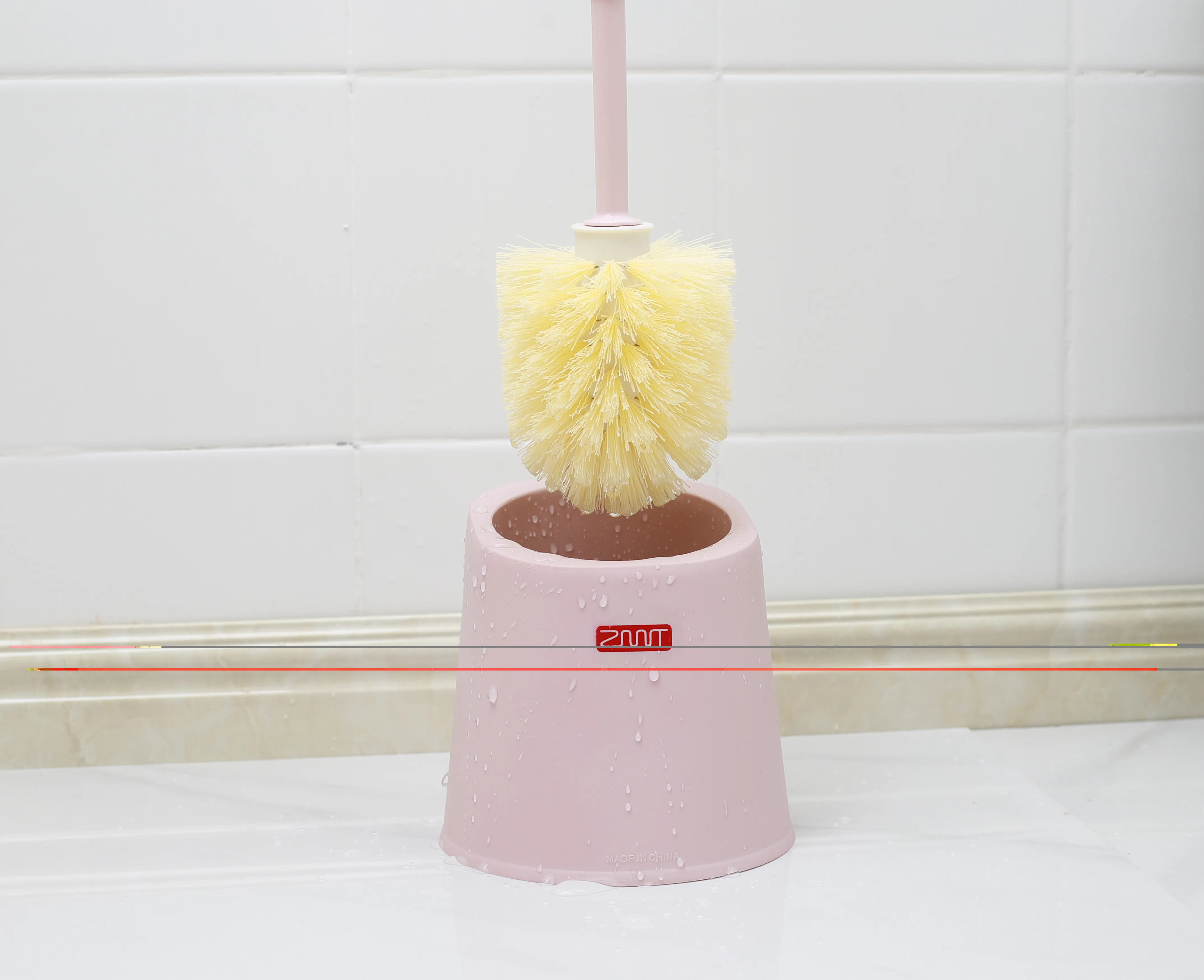 ピンクのプラスチック製トイレブラシとホルダーセット耐久性のある毛ホットセールイージークリーンクリーニングツール家庭用格安ファッション家庭用品