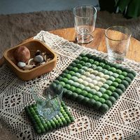 Quadratische Filz kugel untersetzer Bunter Heizplatten halter Hitze beständiger Top flappen für Tisch Schreibtisch Küchen bar Restaurants