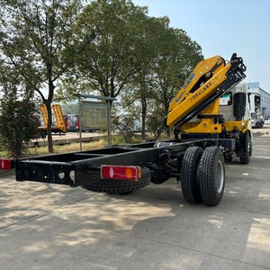 Grue montée sur camion Dongfeng 4x2 avec flèche articulée de 5 tonnes pour la manutention de matériaux, fabriquée en Chine - Product Image 4