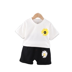 Ensemble de survêtement pour enfants, ensembles de vêtements pour garçons comprenant un t-shirt blanc et un pantalon noir - Product Image 1