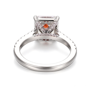 Bague de fiançailles et de mariage en or blanc 18 carats avec diamant de laboratoire taille Asscher, personnalisable avec pierres latérales, fabrication de bijoux fins. - Product Image 2