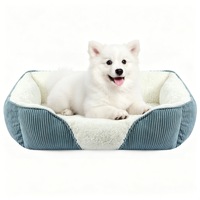 Lit pour animaux de compagnie moderne carré et chaud pour l'hiver avec rembourrage confortable pour chats et chiens