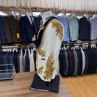 Costume Homme Sur Mesure 3 Pièces : Veste Jacquard à Appliques, Blazer à Revers Châle et Pompons, Gilet Personnalisé, Pantalon Noir