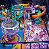 Equipo de juegos infantiles comerciales para interiores, directo de fábrica, con temática de estación espacial cyberpunk, helipuerto, torre, tobogán en espiral, piscina de bolas y malla.
