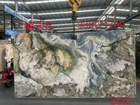 Quartzite brésilien naturel, motif paysager spectaculaire, surface polie, idéal pour les projets de murs et de comptoirs intérieurs de luxe.