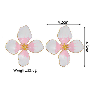 Pendientes de botón de flor esmaltados de colores para mujer |   Acero Inoxidable Chapado en Oro PVD de 18K |   Joyería Floral Hipoalergénica Resistente al Agua - Product Image 6