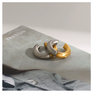 ต่างหูแบบห่วงทำจากผ้าซาตินทำจากสเตนเลสแบบเรียบง่ายชุบทองและเงินเครื่องประดับแฟชั่นสำหรับผู้หญิงส่งตรงจากอินเดีย - Product Image 1