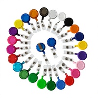 Porte-badge en plastique ABS multicolore en gros avec enrouleur rétractable en PVC pour cartes d'identité