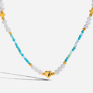 Collar con forma de corazón con perla de agua dulce y piedra natural azul, colgante romántico de acero inoxidable chapado en oro de 18 quilates. - Product Image 1