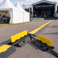 Rampe de protection de câbles LUBA 980*240*44mm à 2 canaux, en caoutchouc robuste, pour la gestion de la sécurité routière et la protection des câbles lors d'événements