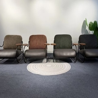 Modèle 8203, fauteuil simple rembourré avec accoudoirs en bois et structure en métal noir pour salon, hôtel, salle de réception