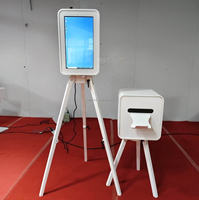 Photomaton en bois double face pour événements, impression instantanée, libre-service, écran tactile intégré (compatible iPad/DSLR), capacité de charge 50 kg