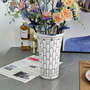 Vase en céramique noir à lignes épurées, décoration créative et simple pour la maison, vase de bureau, artisanat décoratif - Product Image 4