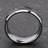 Vente en gros de bague croix catholique en carbure de tungstène de haute qualité au design unique pour hommes bagues croix homme plaqué noir IP 8mm