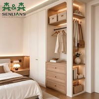 Système de dressing personnalisable pour toute la maison avec armoire d'angle, portes crème, poignées en laiton et table de chevet intégrée