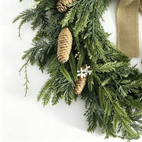 Großhandel Handgefertigte Künstliche Weihnachtsgirlande mit Tannenzapfen und Roten Beeren für Tür- und Wanddekoration Feiertagsdekoration