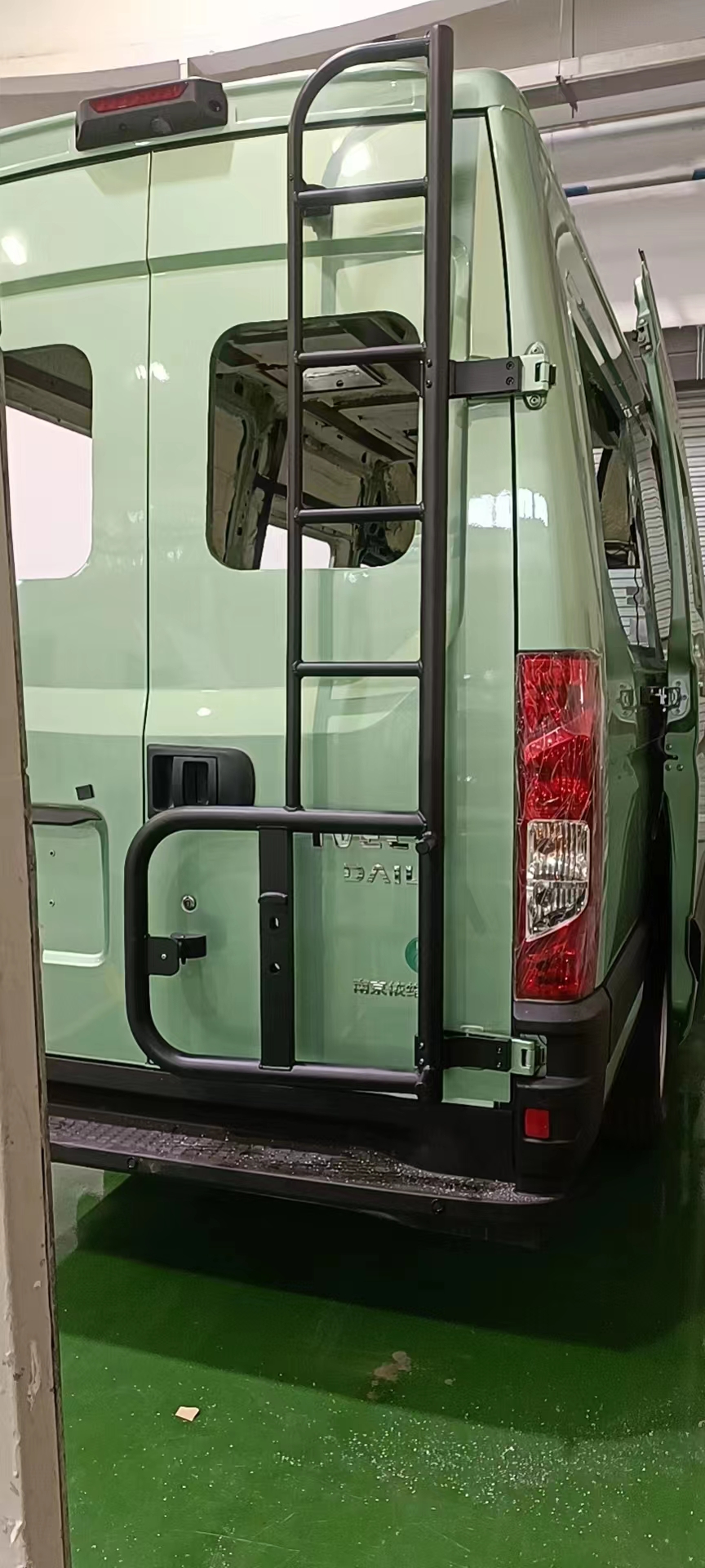 Yumei Outdoor Manual Steering Wheel Control Accessory - 2-in-1 Fifth Wheel Caravan Back Ladder Tire