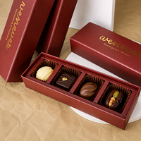 Boîte d'emballage rigide en papier de qualité supérieure avec feuille d'or personnalisée, doublure et séparateur en plastique pour chocolats et dattes de qualité supérieure